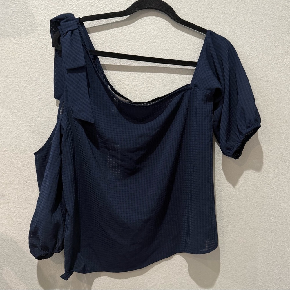 BCBGeneration Navy One-Shoulder Bow Top – Size M